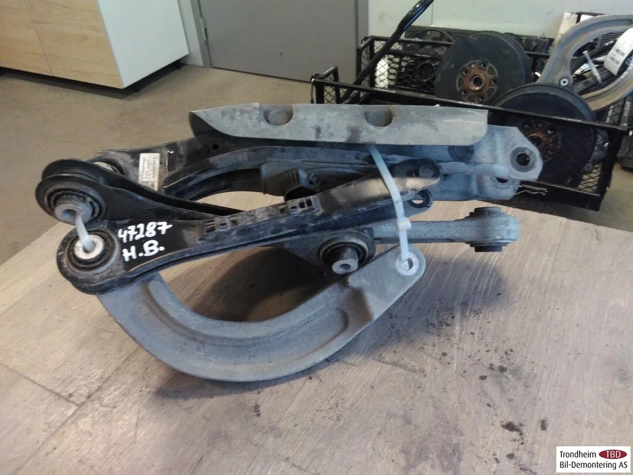 Skoda ENYAQ IV 2021- Control arm, rear right view 4