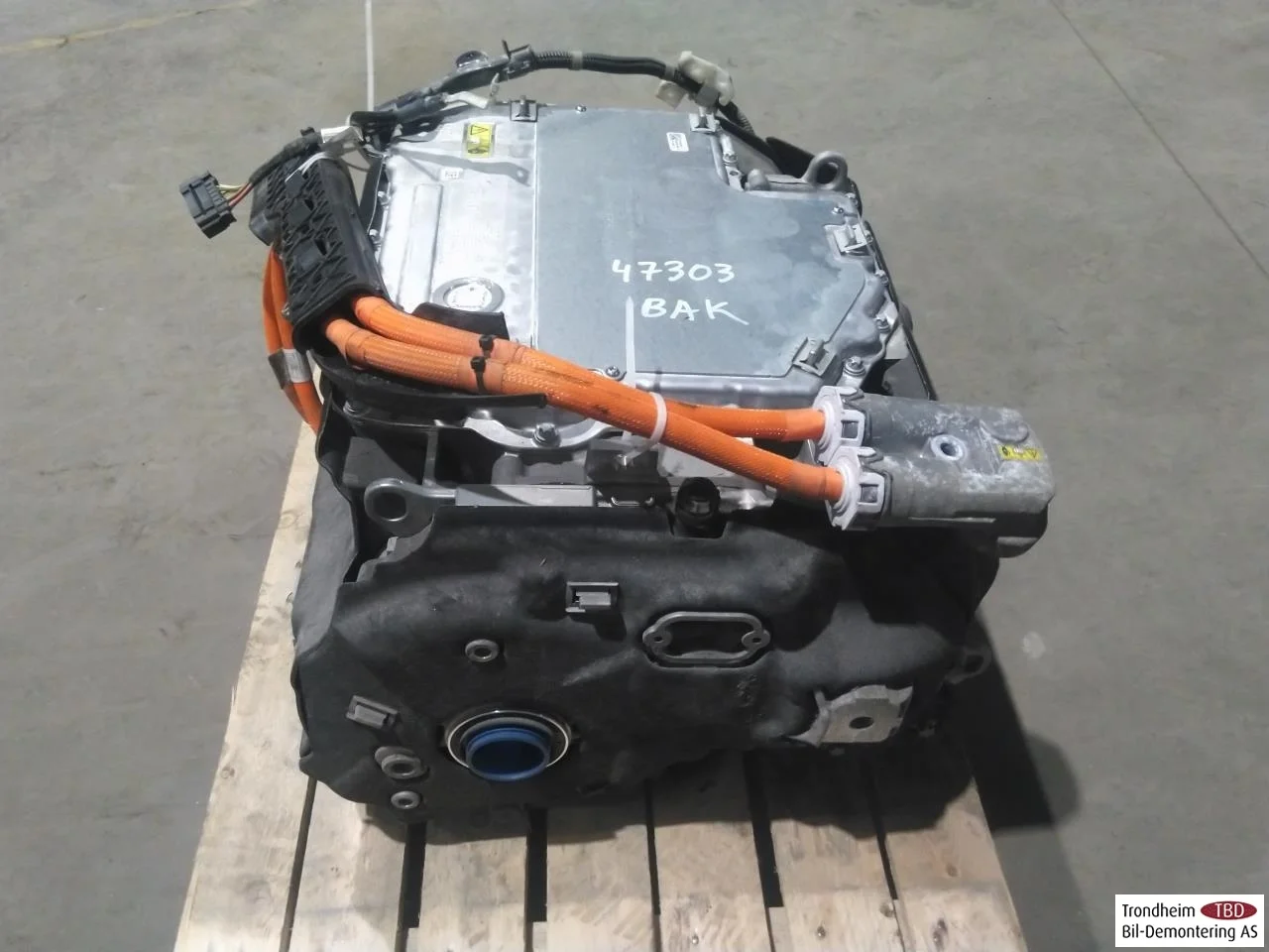 BMW IX3 G08 2021-25 Elektromos motor, hátsó nézet 3
