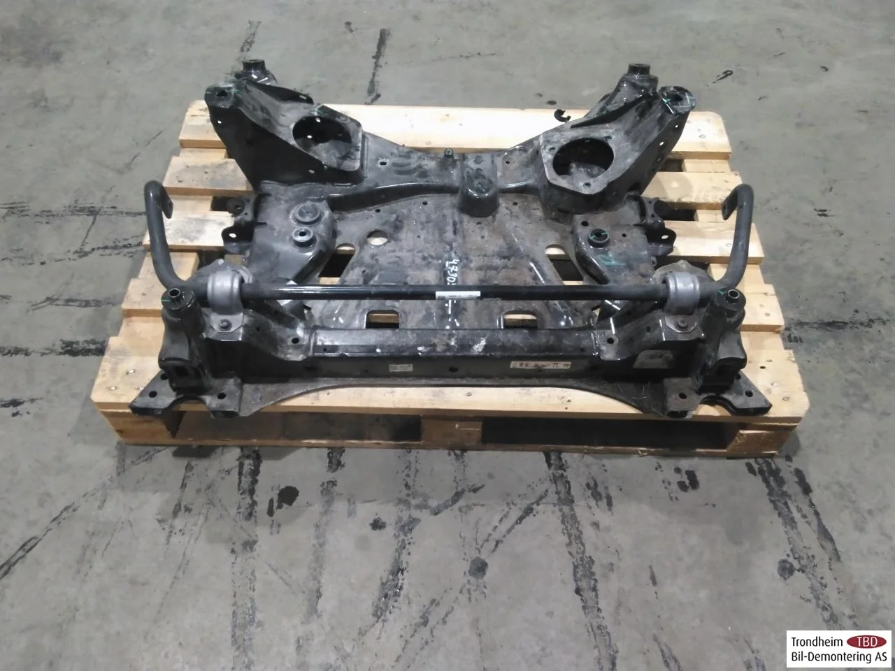 BMW IX3 G08 2021-25 Első futómű merevítő (gerenda) nézet 2