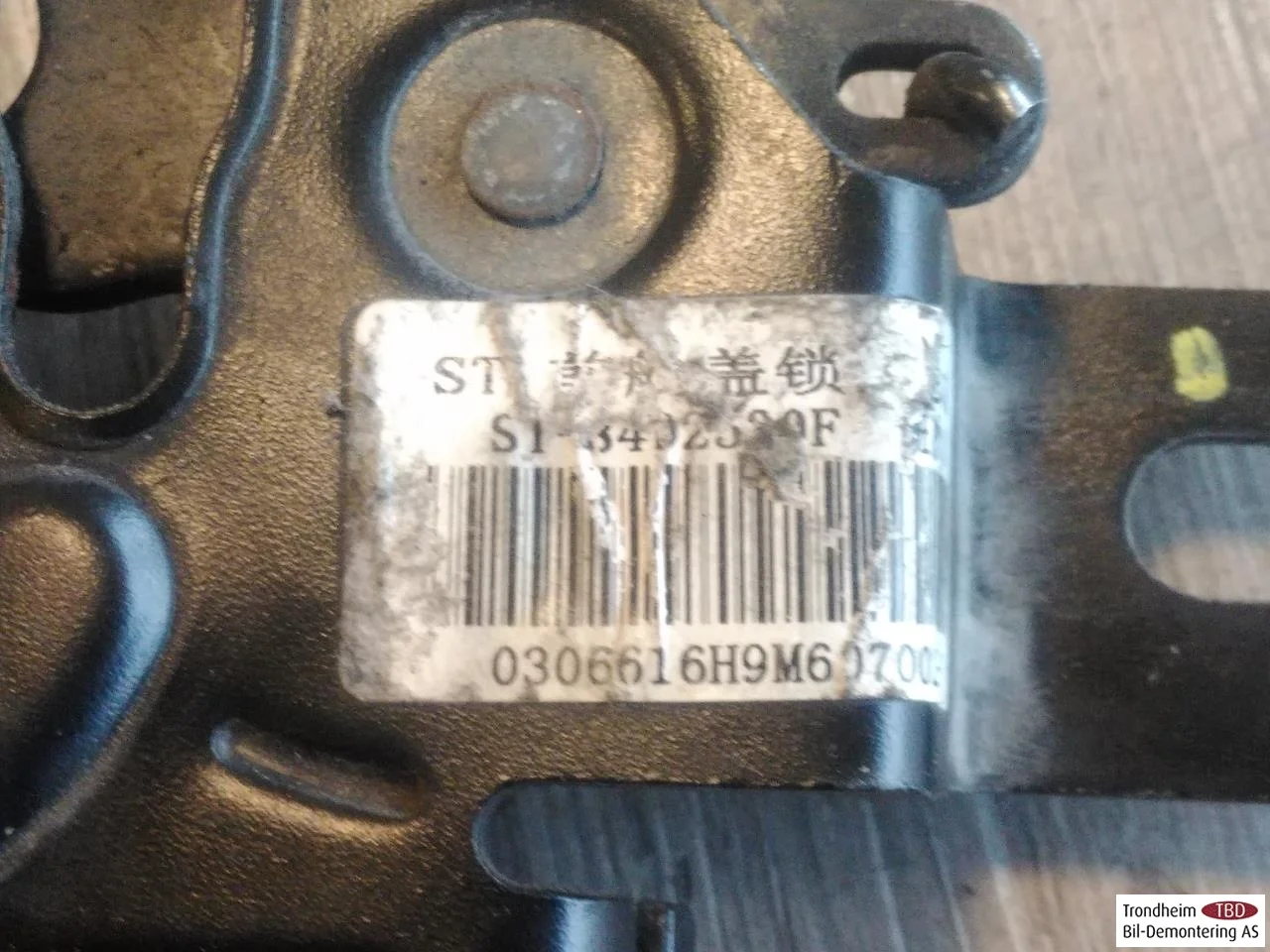Byd TANG 2021->> Hood latch view 3
