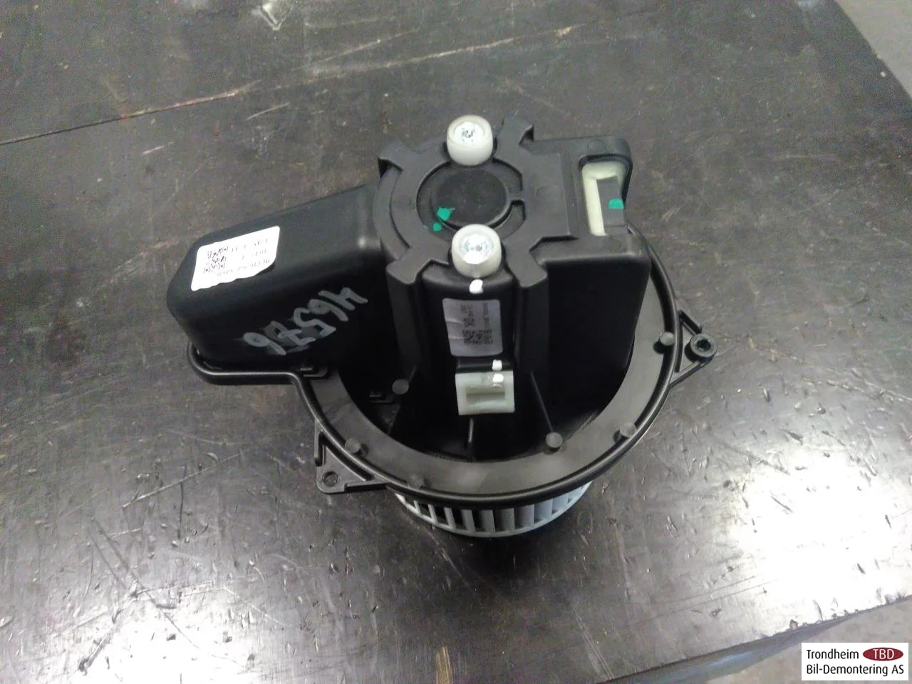 Fiat 500E 2020- Heater blower motor view 2
