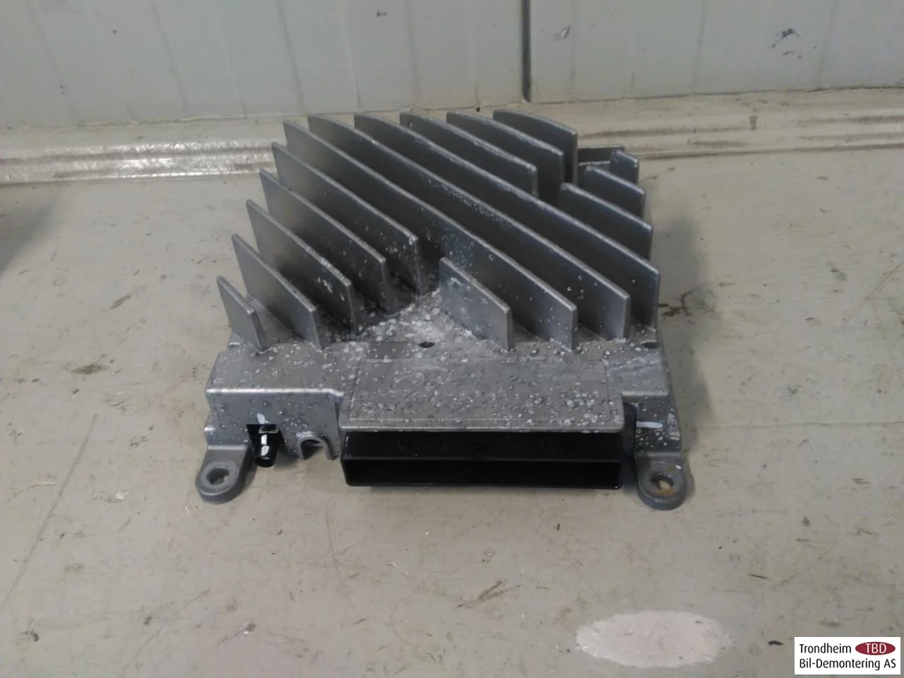 Mercedes EQC 2020- Radio / hi-fi amplifier