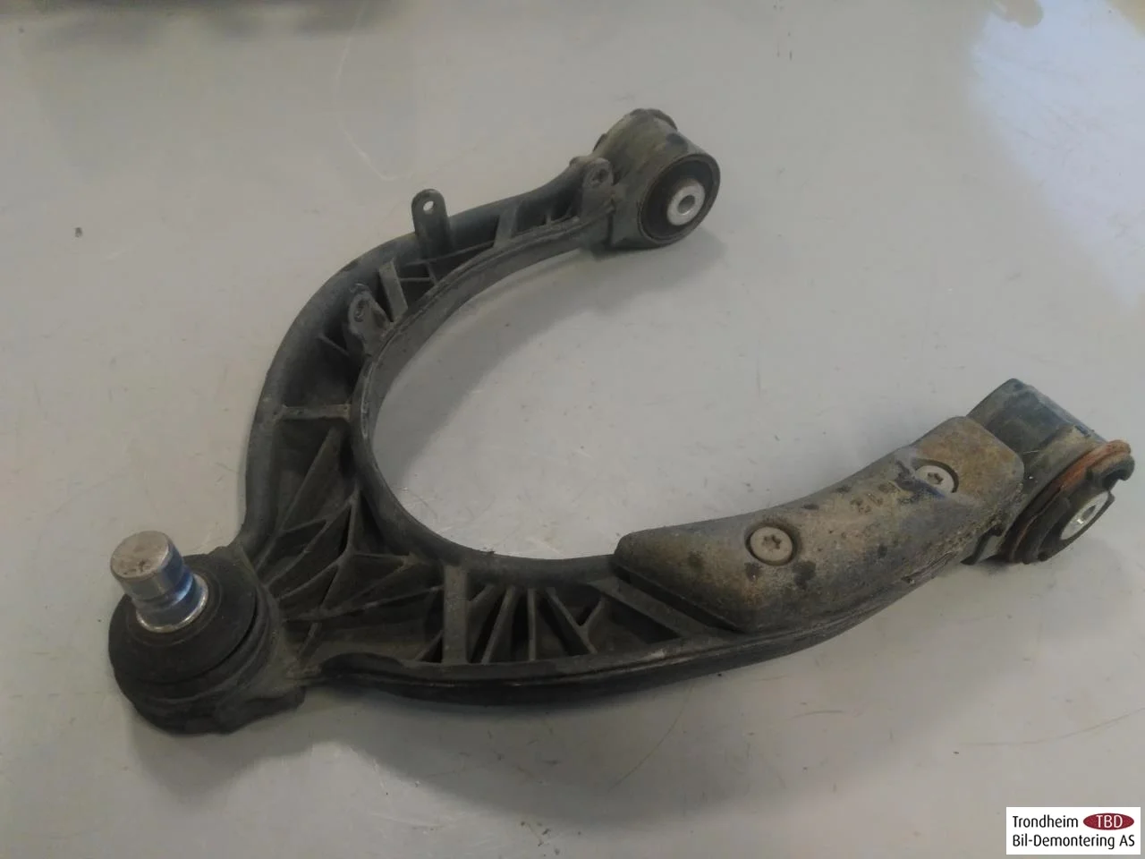 Tesla MODEL Y 2021- Control arm, front right, upper view 2