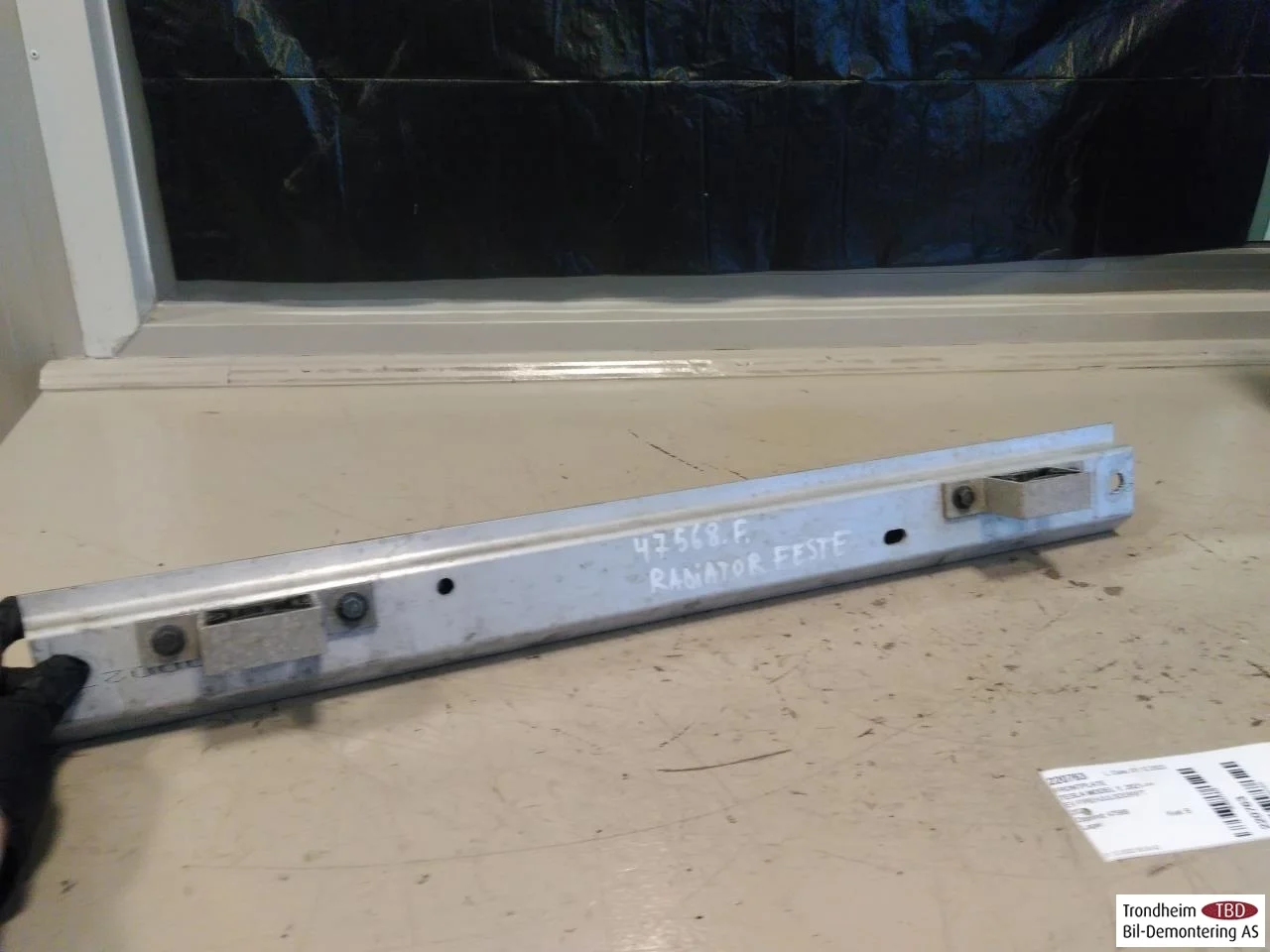 Tesla MODEL Y 2021- Front panel view 2