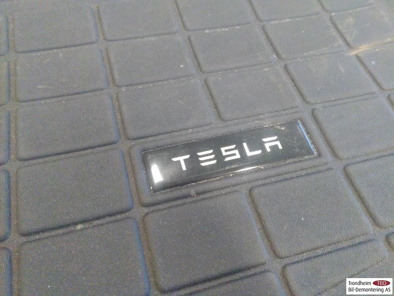 Tesla MODEL S 2013- Raktérvédő szőnyeg / borítás nézet 2