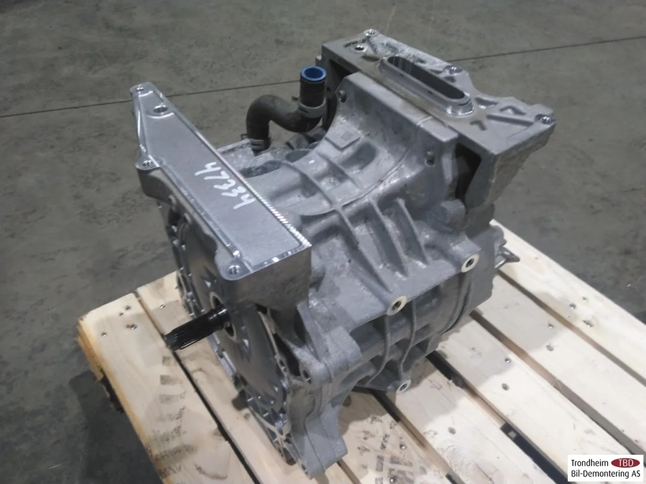 Nissan LEAF 2017-24 Front electric motor view 2