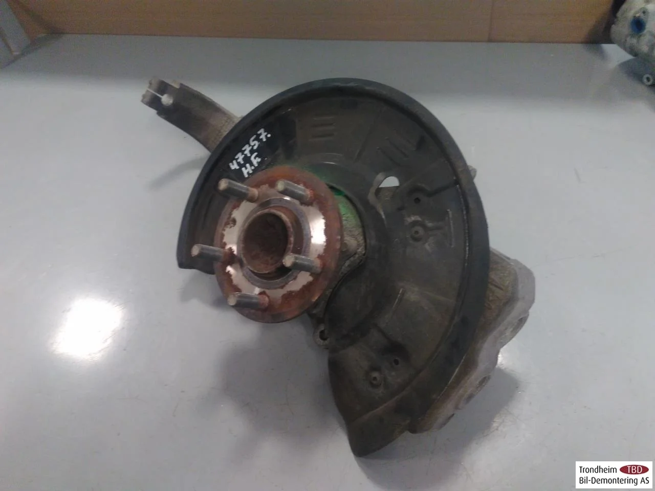 Tesla MODEL S 2013- Front right steering knuckle