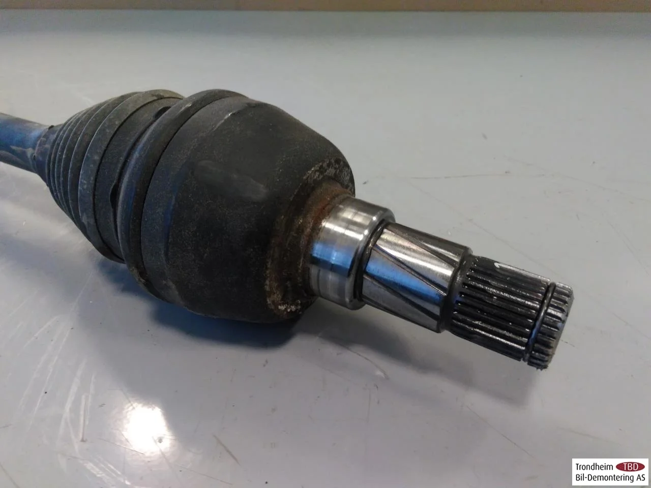 Mercedes B 180-200 W246/W242 2012-19 Front left driveshaft view 3