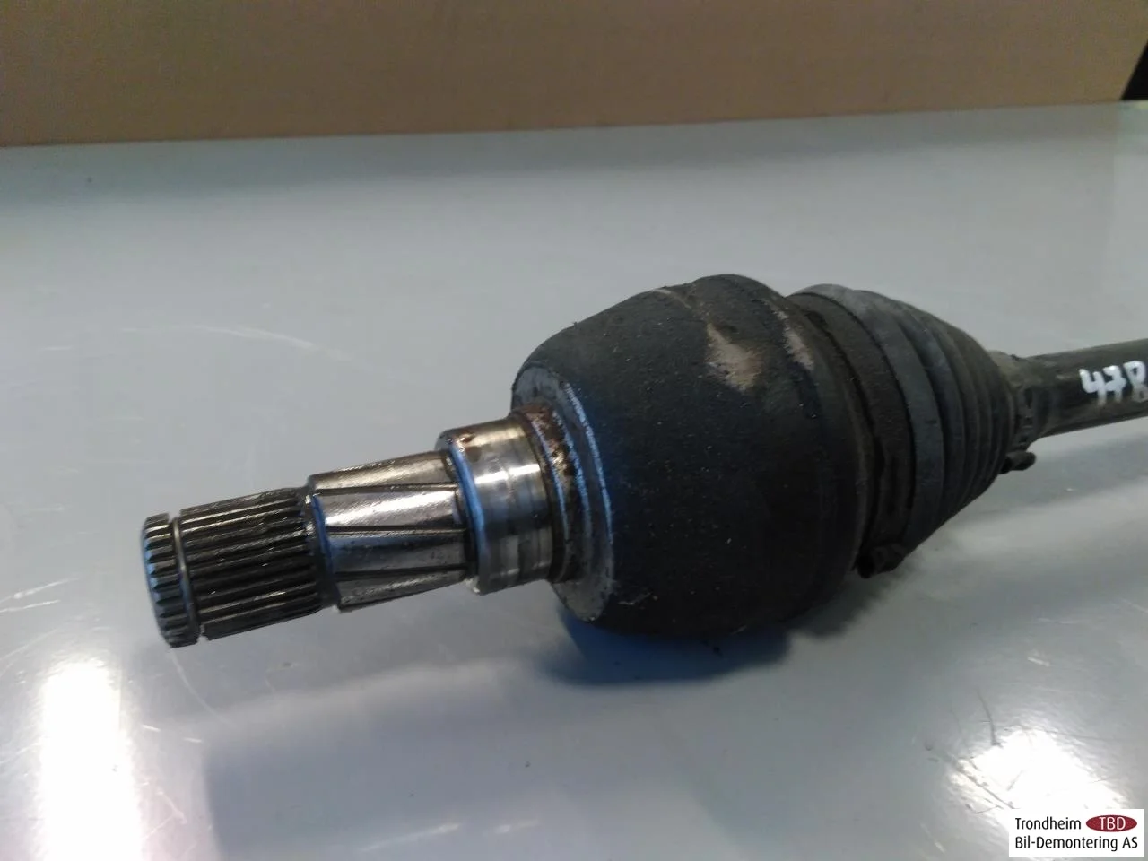 Mercedes B 180-200 W246/W242 2012-19 Féltengely, első, jobb nézet 2
