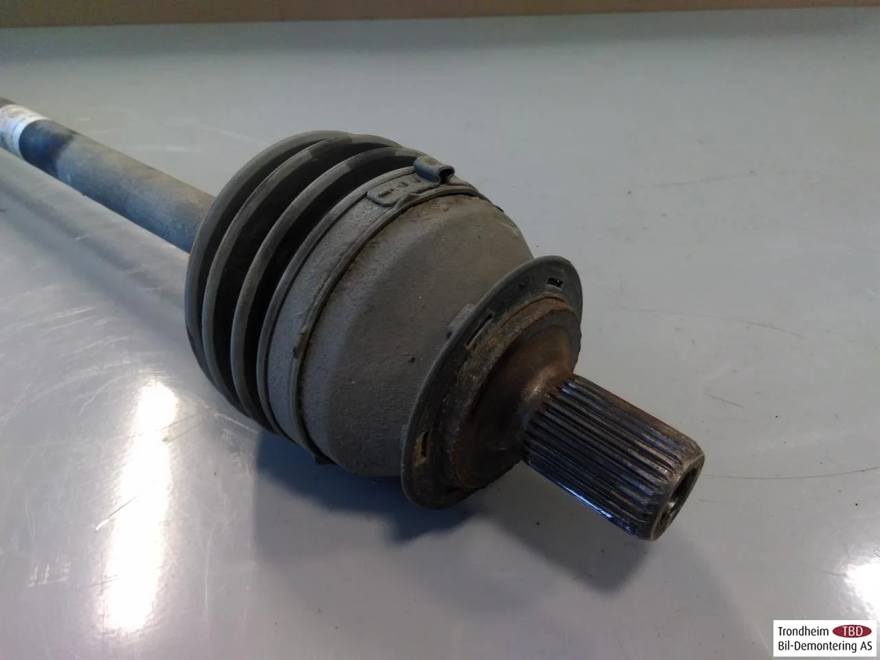Mercedes B 180-200 W246/W242 2012-19 Féltengely, első, jobb nézet 3