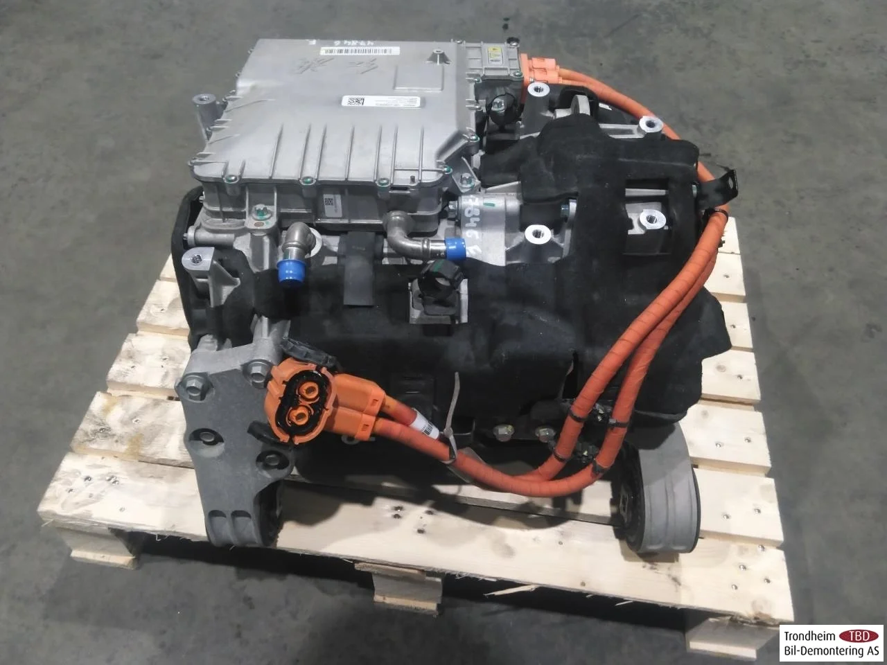 Hongqi E-HS9 2022- Front electric motor view 2