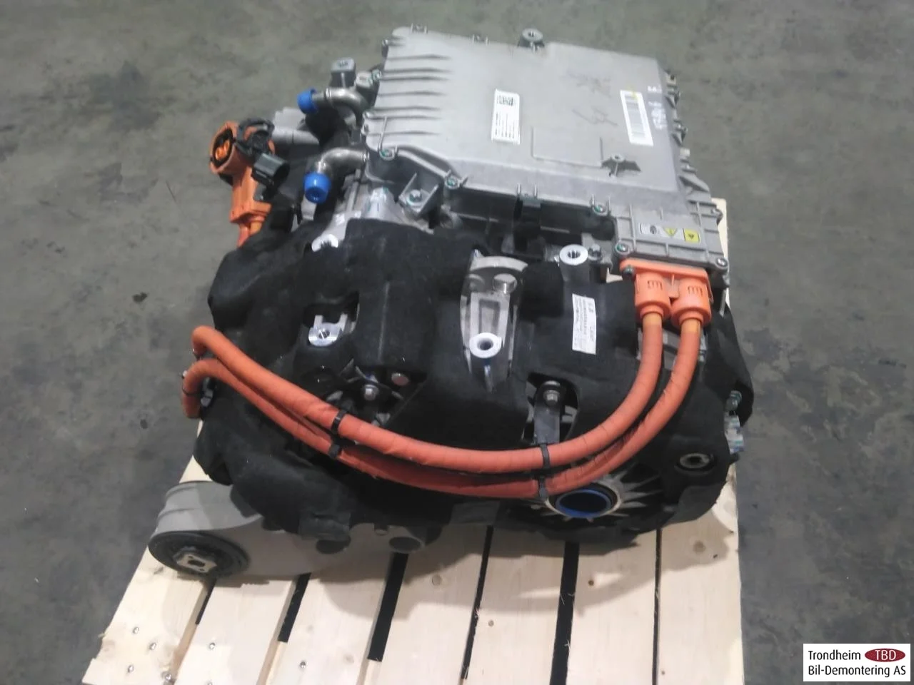 Hongqi E-HS9 2022- Front electric motor view 3