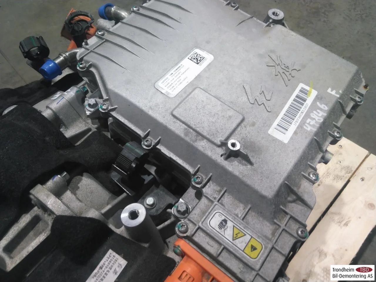 Hongqi E-HS9 2022- Front electric motor view 4