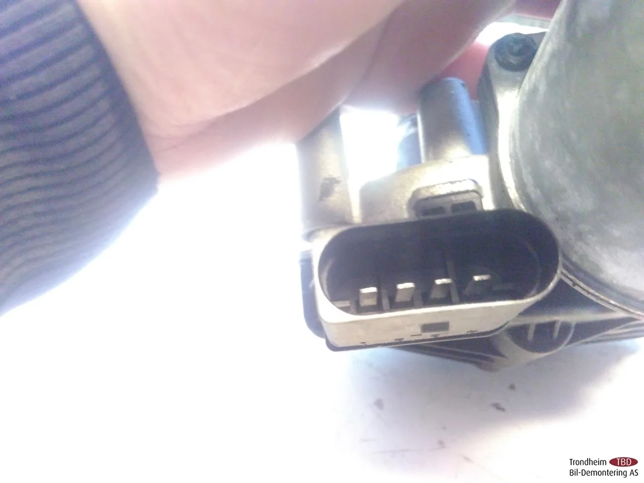 Hongqi E-HS9 2022- Windshield wiper motor view 4