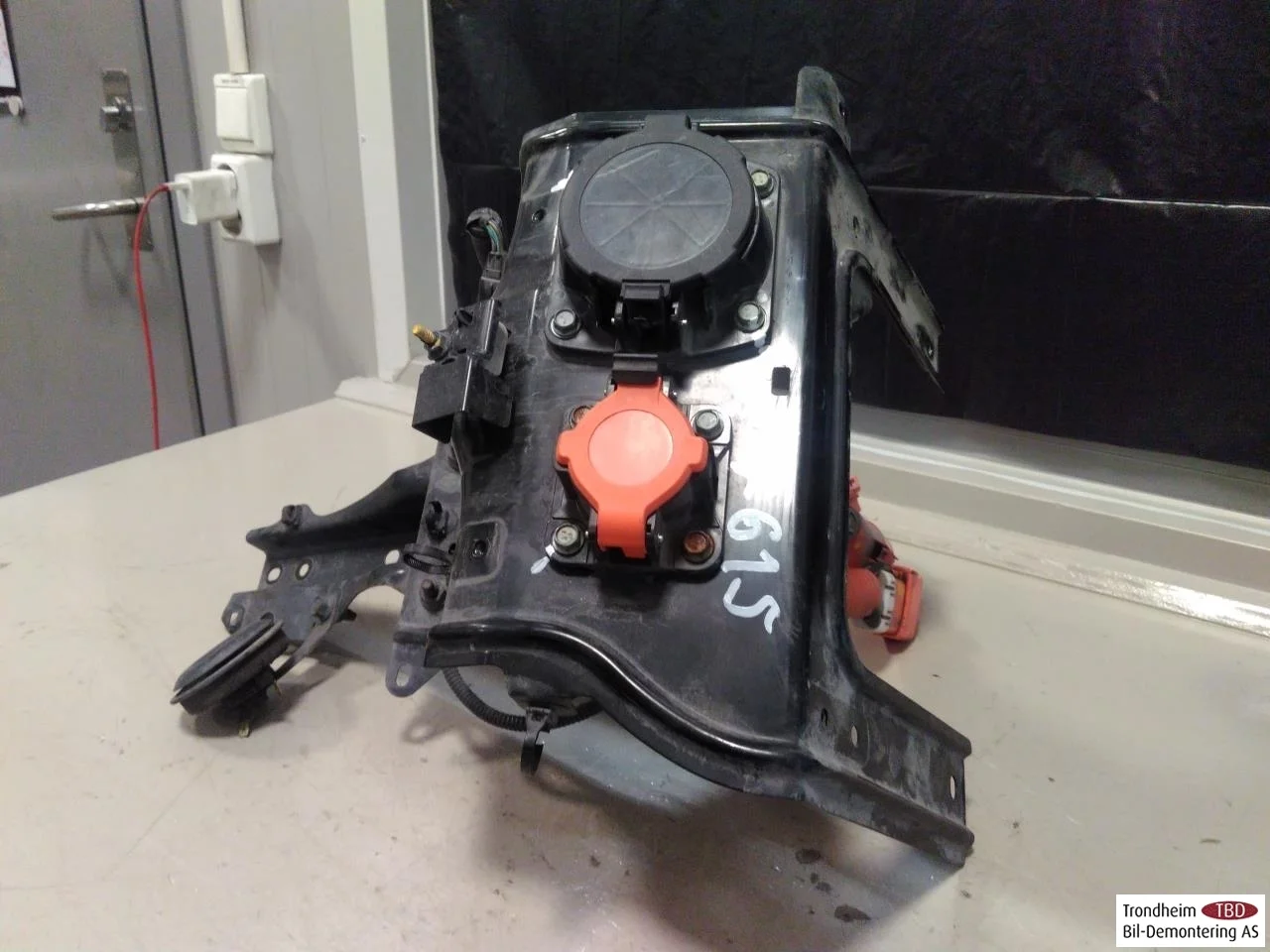 Nissan LEAF 2011-17 Charging port cover, electric / hybrid