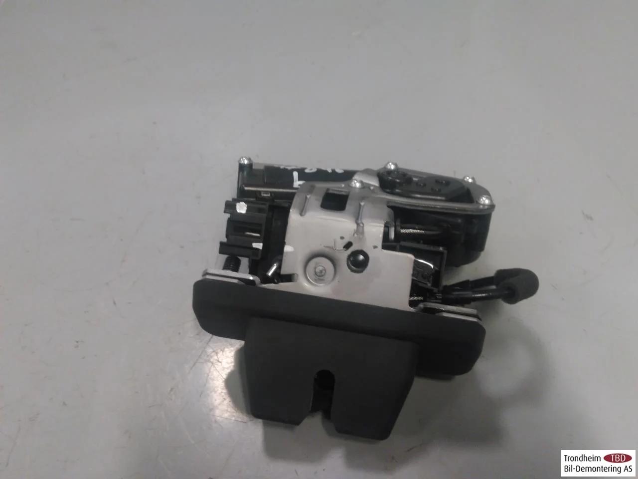 Hongqi E-HS9 2022- Tailgate lock view 2