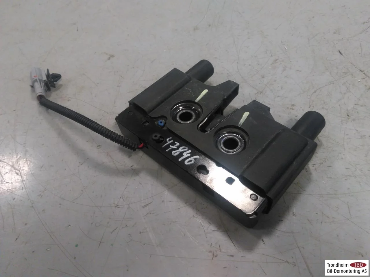 Hongqi E-HS9 2022- Hood latch