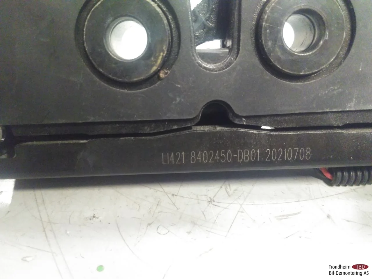 Hongqi E-HS9 2022- Hood latch view 3