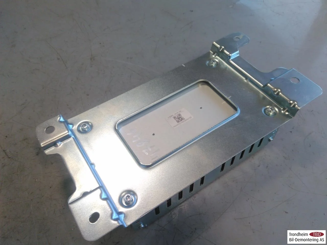 Hongqi E-HS9 2022- Radio / hi-fi amplifier view 2
