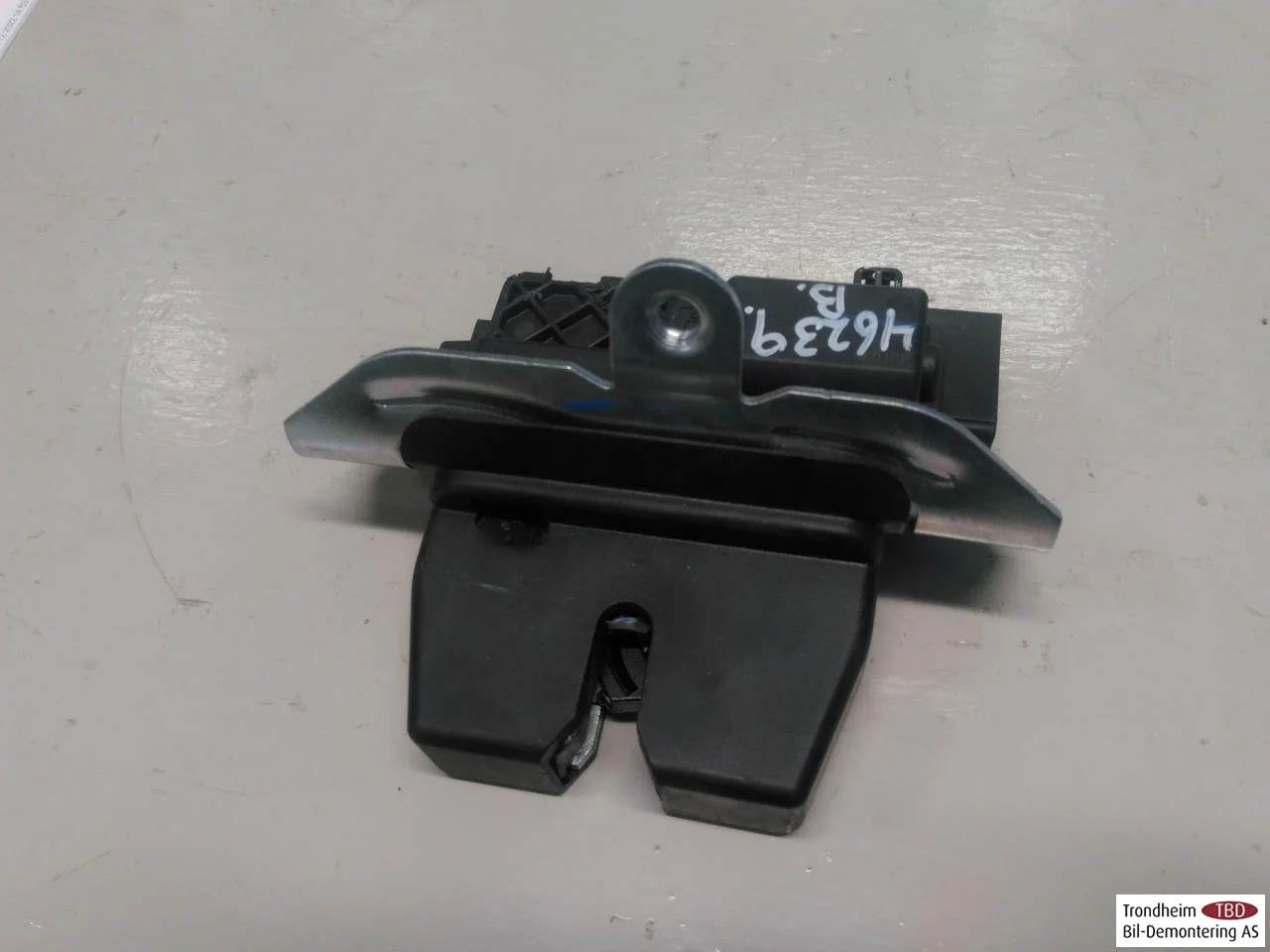 Ford MUSTANG MACH-E 2021- Tailgate lock