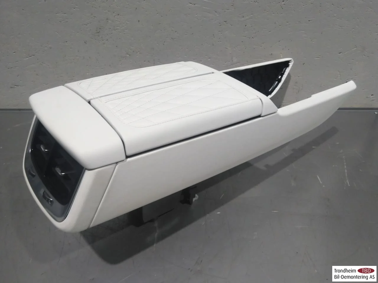Hongqi E-HS9 2022- Kartámasz nézet 3