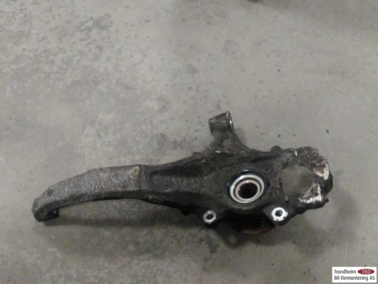 Volvo XC90/RECHARGE 2016-> Front right steering knuckle view 2