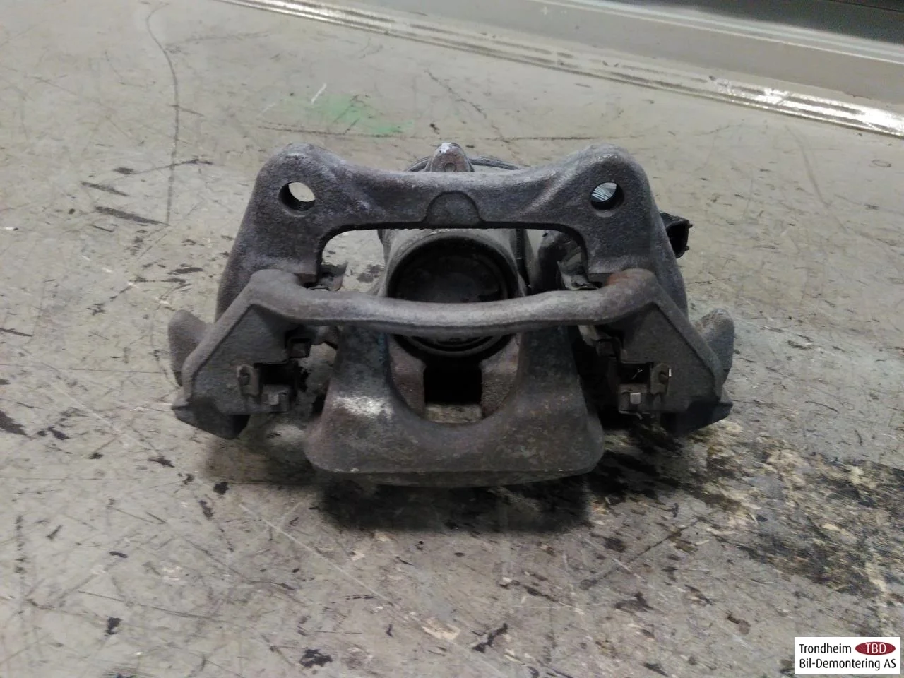 Toyota C-HR 2016-23 Etrier frână spate stânga vedere 3