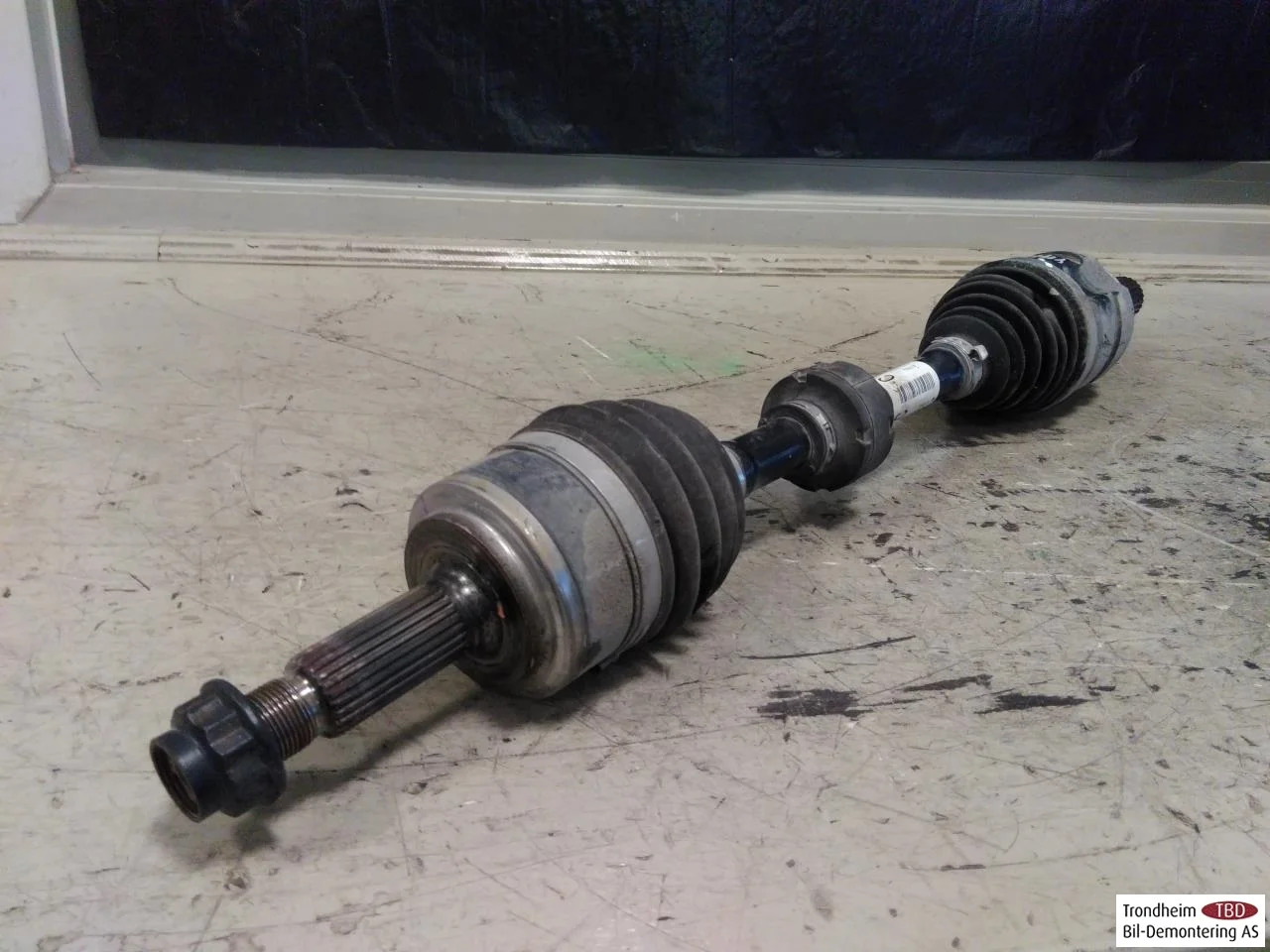 Toyota C-HR 2016-23 Front left driveshaft view 2
