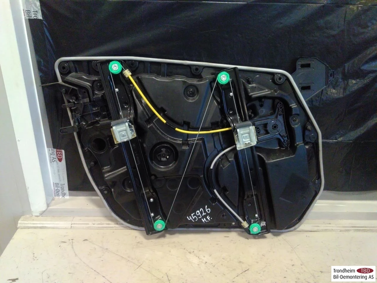 Mercedes EQC 2020- Electric window regulator, complete view 2