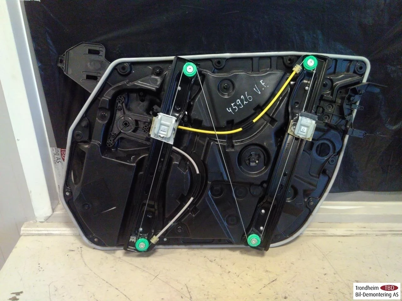Mercedes EQC 2020- Electric window regulator, complete view 2