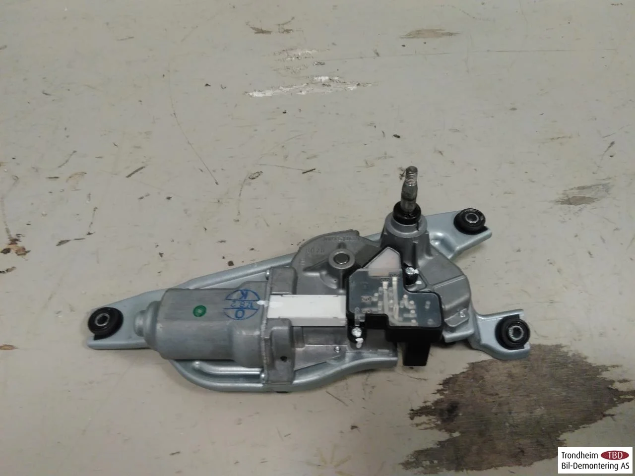 BMW 2 F45 ACTIVE TOURER 2014-21 Ablaktörlő motor, csomagtérajtó