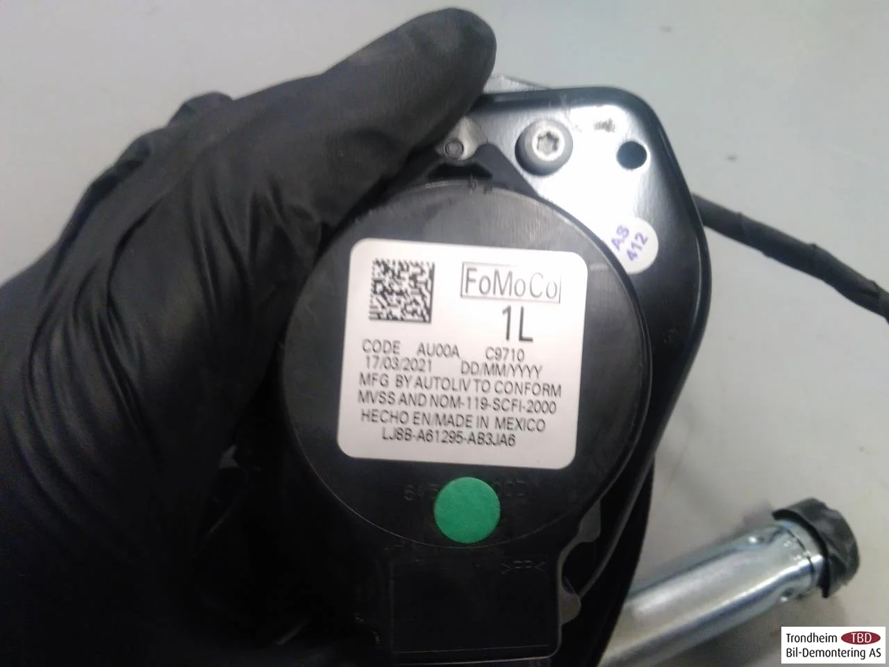 Ford MUSTANG MACH-E 2021- Front left seat belt view 2