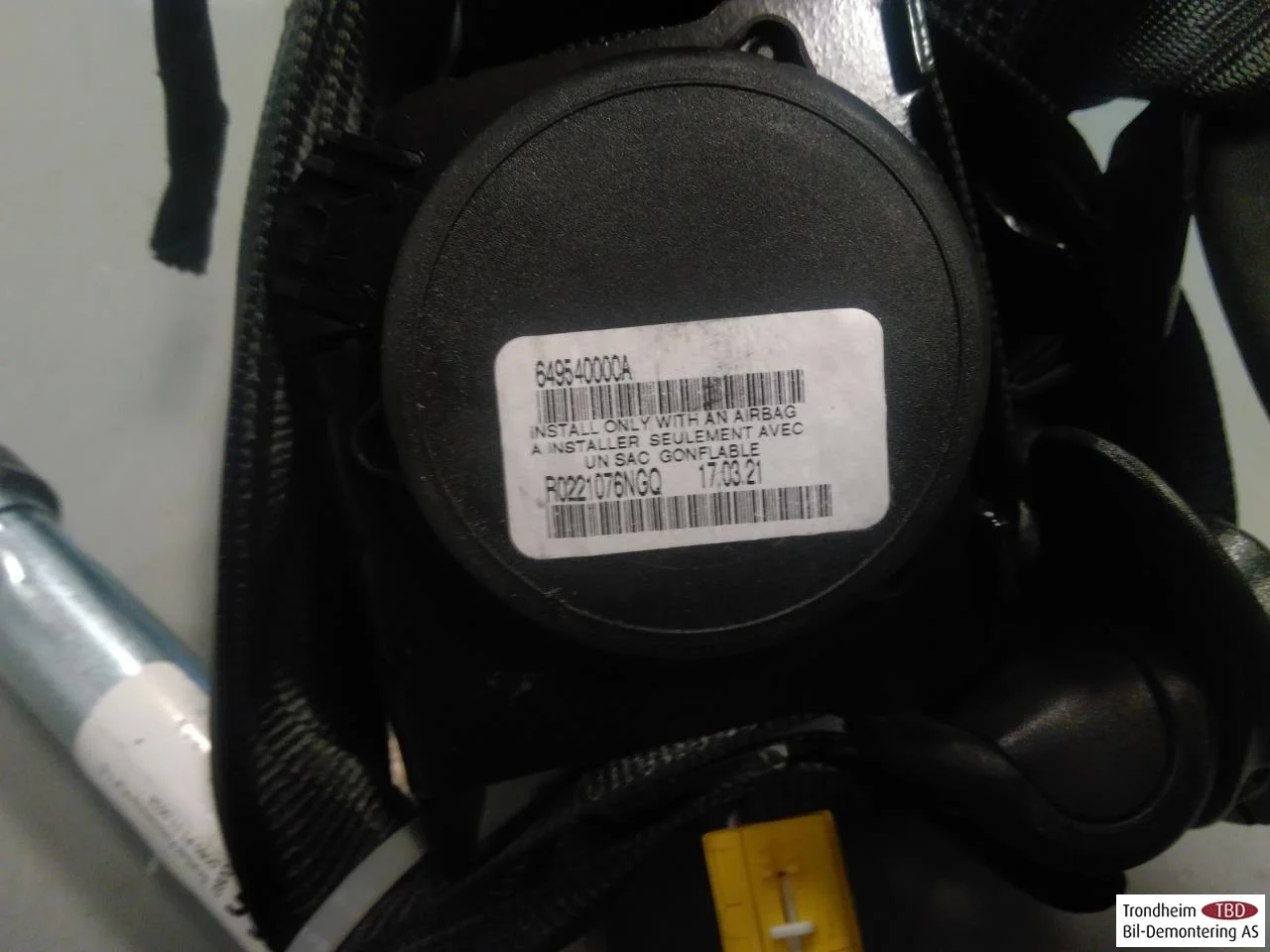 Ford MUSTANG MACH-E 2021- Front left seat belt view 3