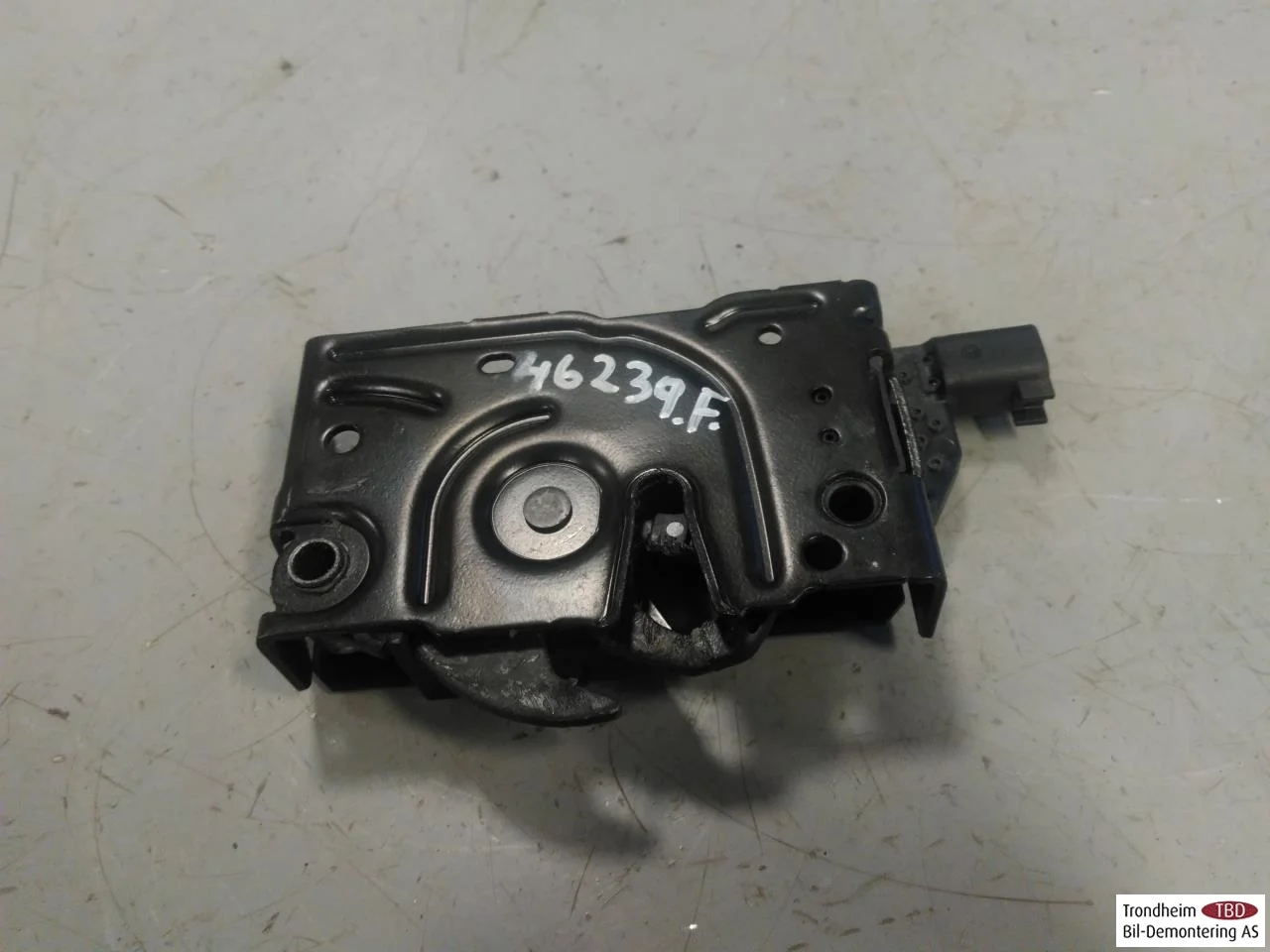 Ford MUSTANG MACH-E 2021- Hood latch