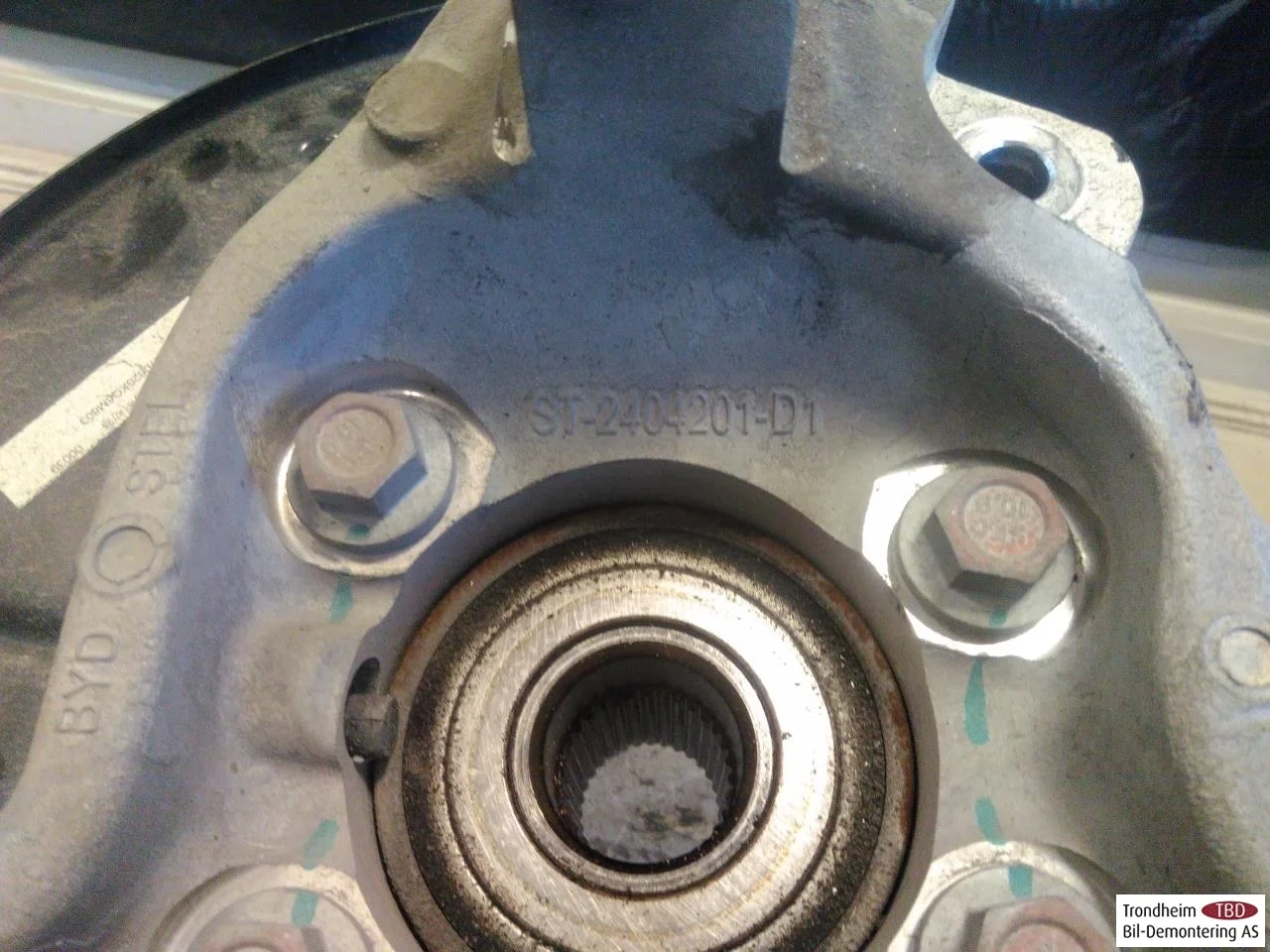 Byd TANG 2021->> Stub axle carrier, right rear view 3