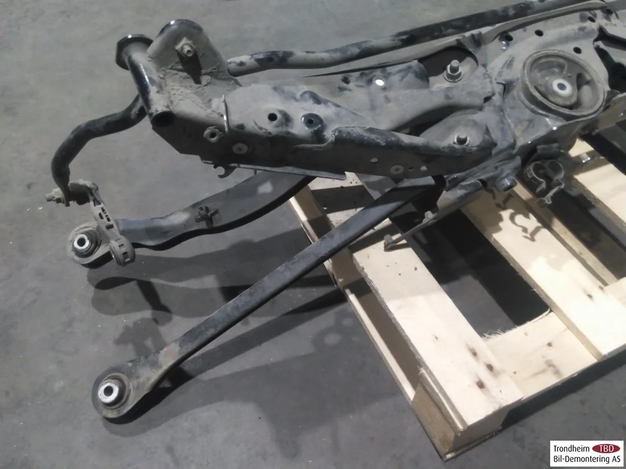BMW 2 F45 ACTIVE TOURER 2014-21 Hátsó híd kereszttartó / segédkeret nézet 3