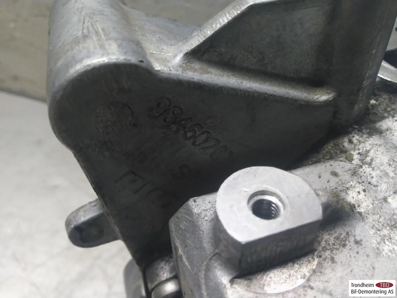 Peugeot 2008/E-2008 2020-> Front electric motor view 3