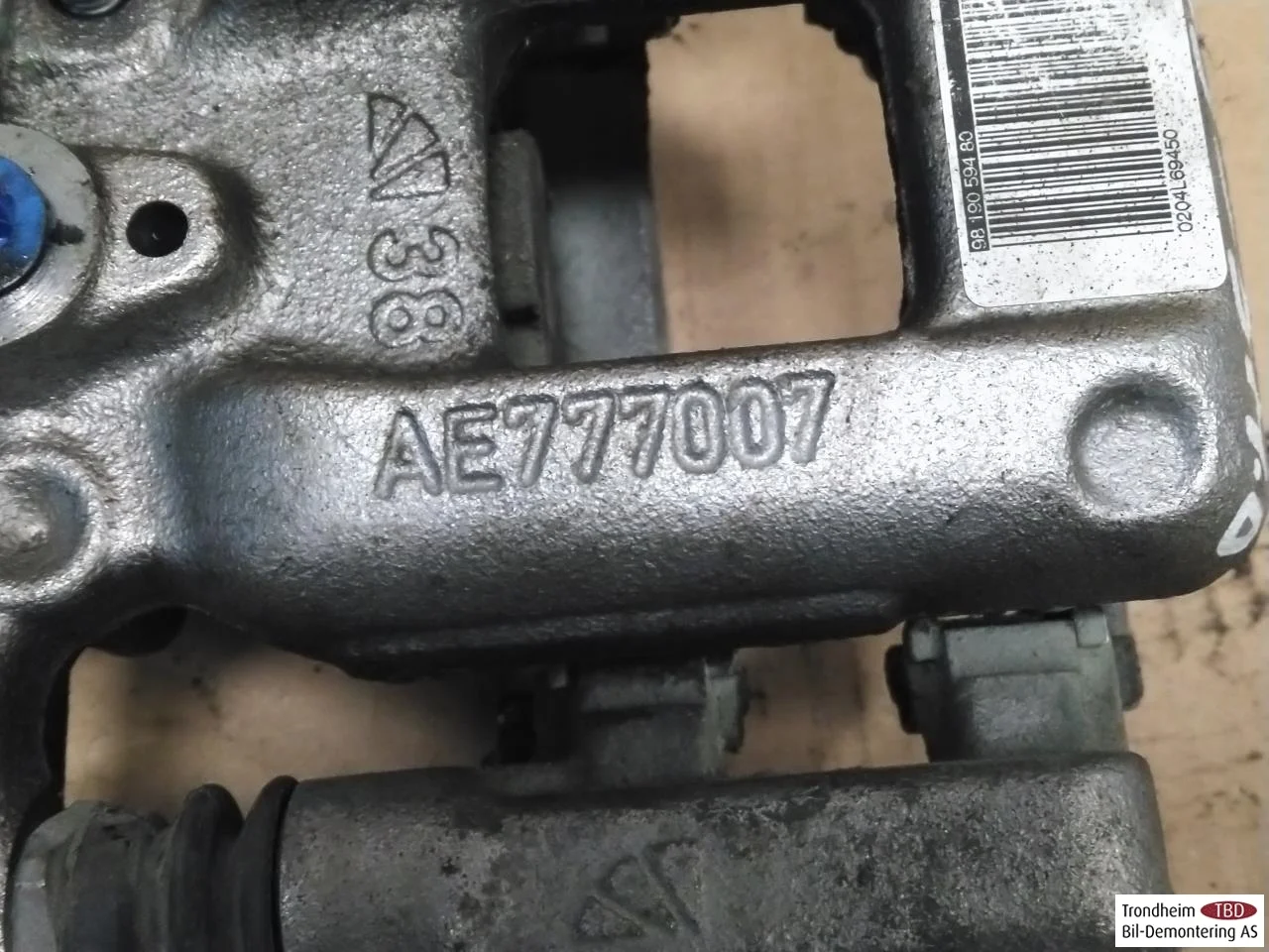 Peugeot 2008/E-2008 2020-> Rear right brake caliper view 3