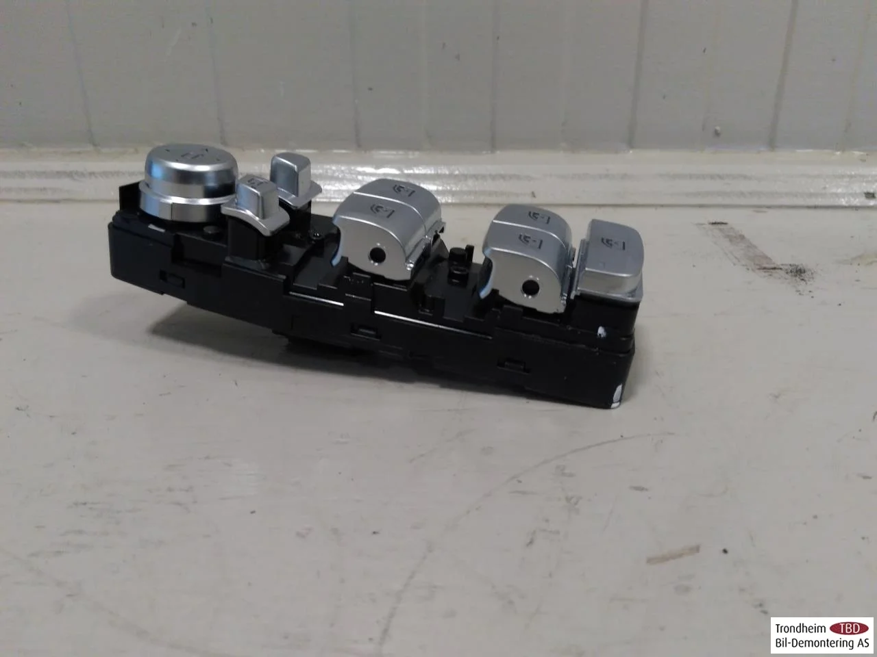 BMW IX3 G08 2021-25 Window regulator switch view 2