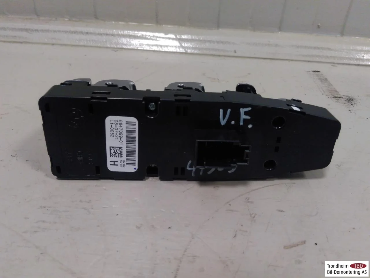 BMW IX3 G08 2021-25 Window regulator switch view 3