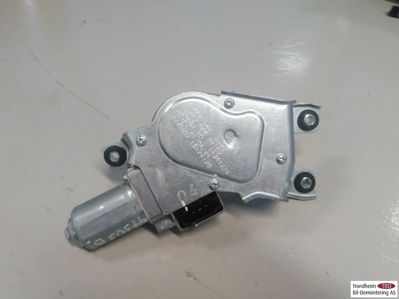BMW IX3 G08 2021-25 Ablaktörlő motor, csomagtérajtó nézet 2