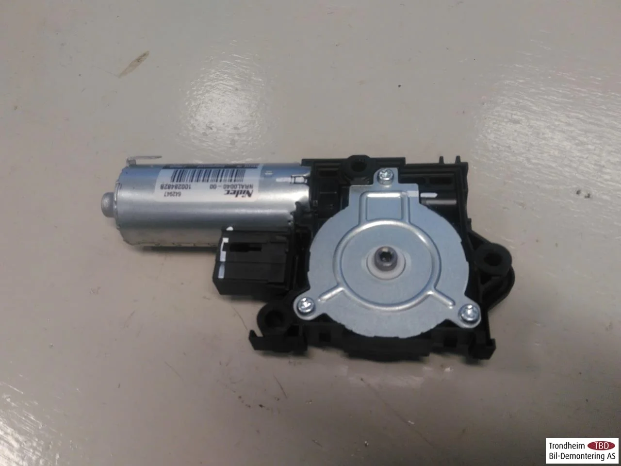 BMW IX3 G08 2021-25 Sunroof motor view 2