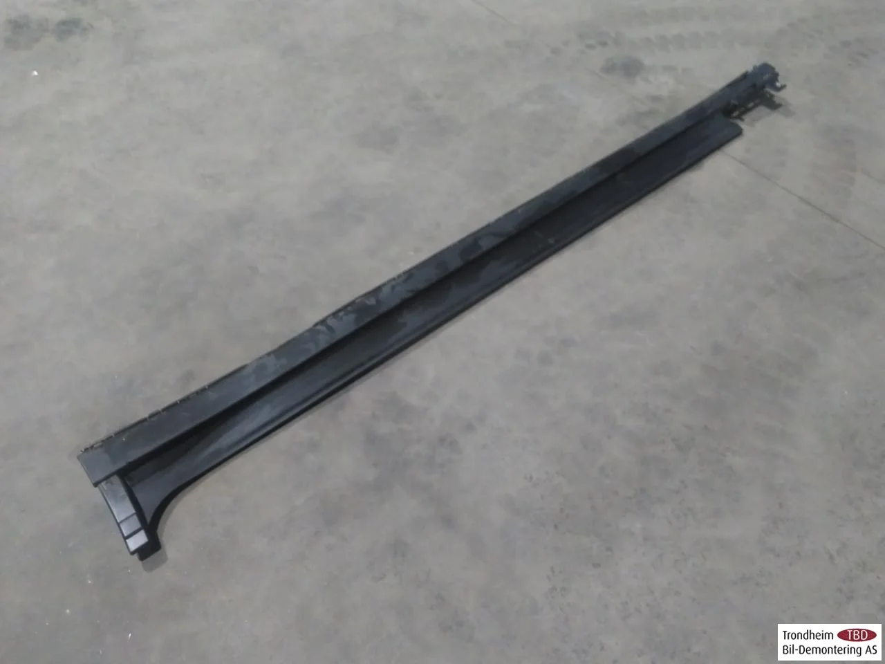 BMW IX3 G08 2021-25 Küszöb burkolat, bal