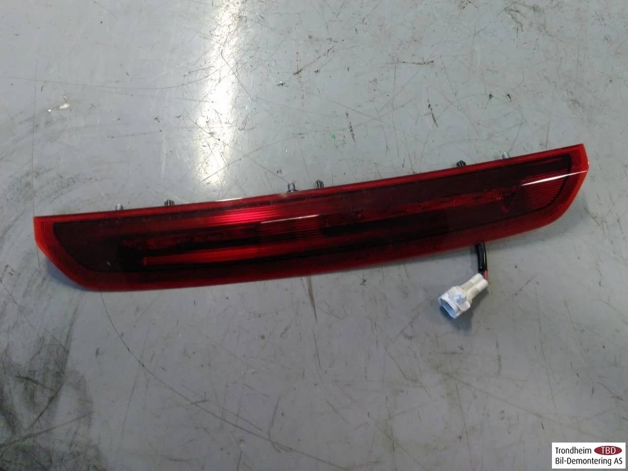 Maxus EUNIQ5 MPV 2021- Rear window brake light
