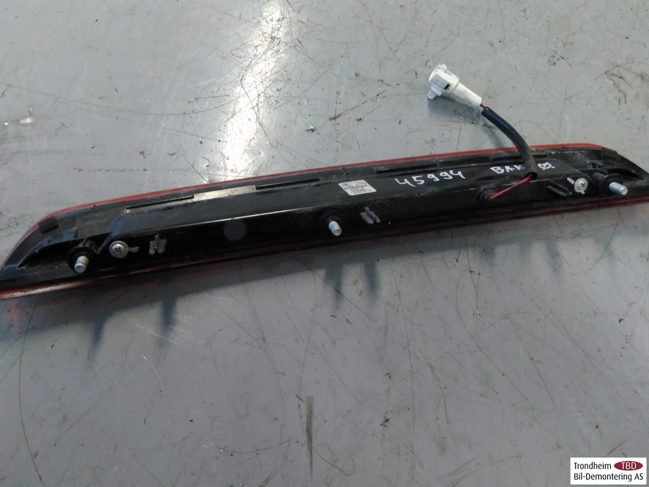 Maxus EUNIQ5 MPV 2021- Rear window brake light view 2