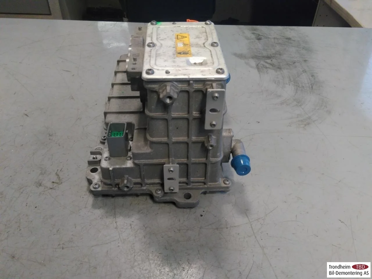 Maxus EUNIQ5 MPV 2021- Akkumulátortöltő nézet 4