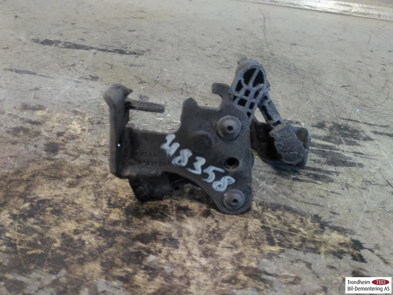 Peugeot 208/E-208 2020-> Level control / air suspension sensor view 2