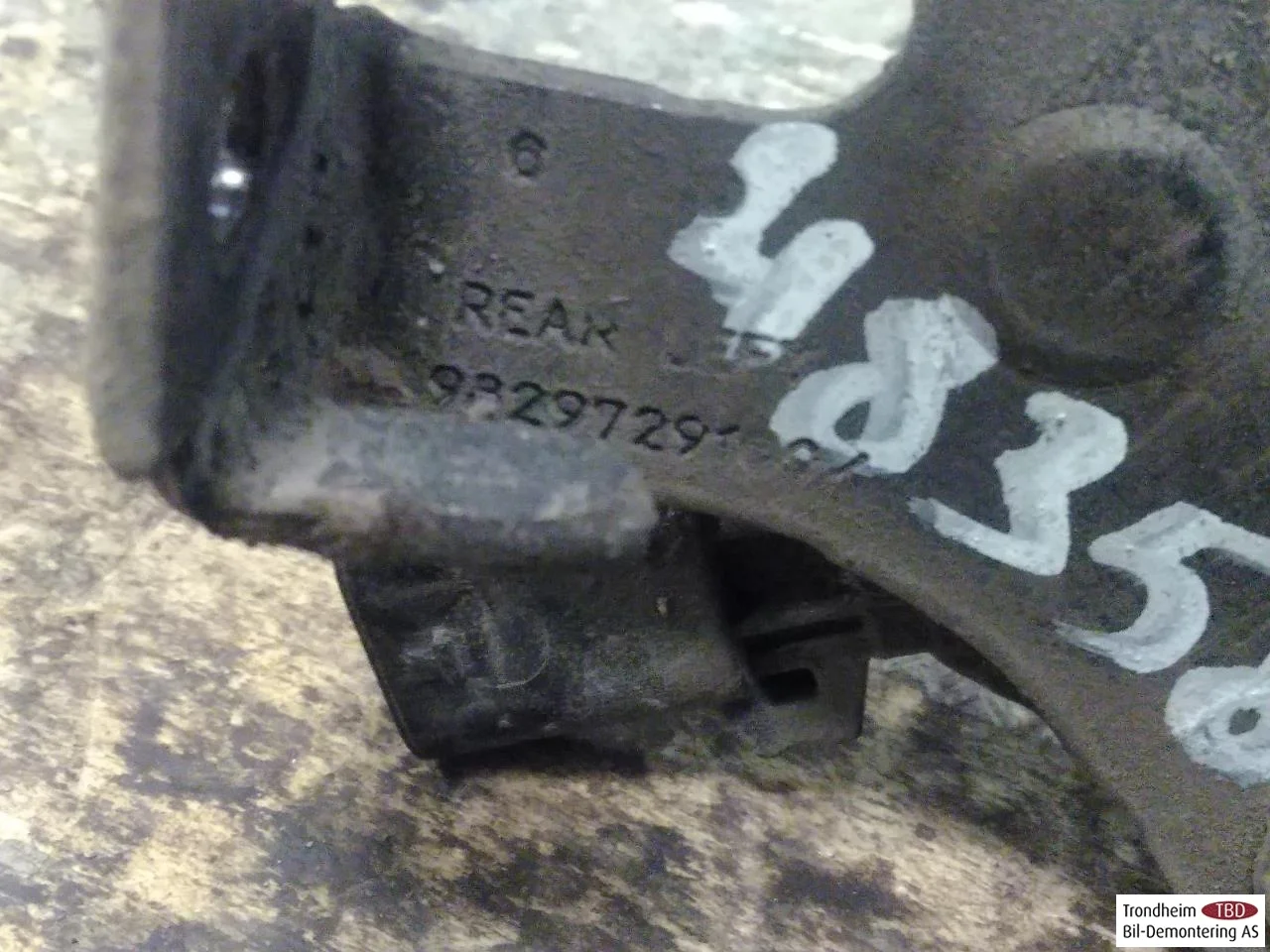 Peugeot 208/E-208 2020-> Level control / air suspension sensor view 3