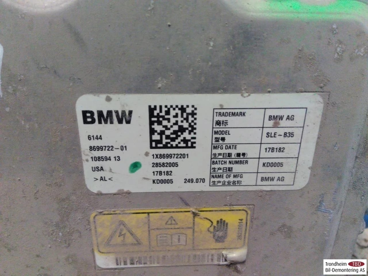BMW 2 F45 ACTIVE TOURER 2014-21 Akkumulátortöltő nézet 2