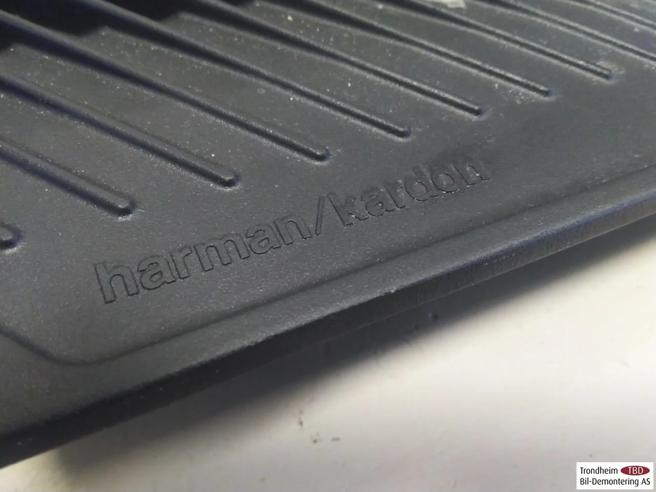 Polestar 2 2020- Radio / hi-fi amplifier view 2
